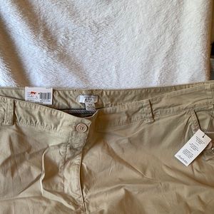 Size 24w Crown & Ivy cropped khaki capris